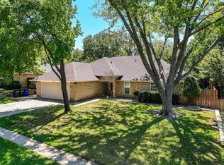 801 Glenn Dr, Euless, TX 76039