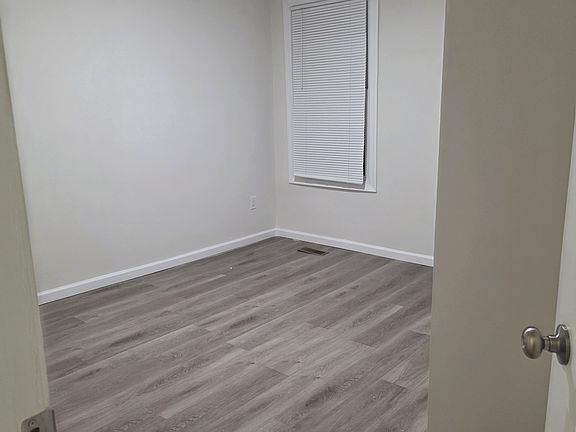 3rd image of 1124 Ann St