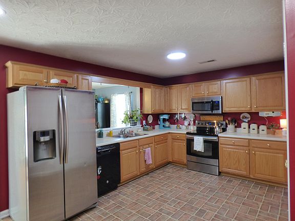 3rd image of 185 Spencer Ln