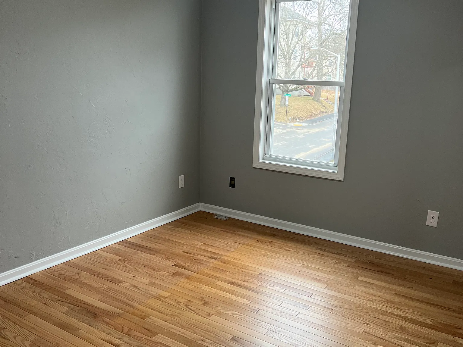 31 Esther St — Photo 3