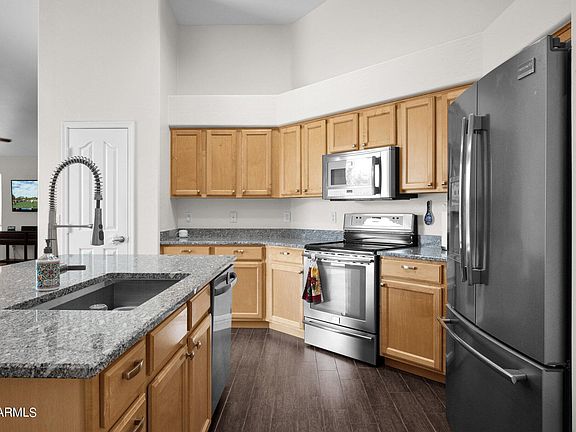 3rd image of 4435 E REDWOOD Lane