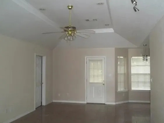 311 Nederland Ave — Photo 5