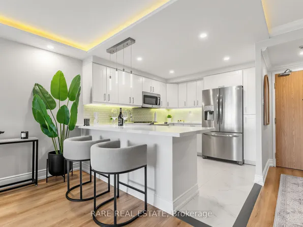 7601 Bathurst St #710, Vaughan, ON L4J 4H5