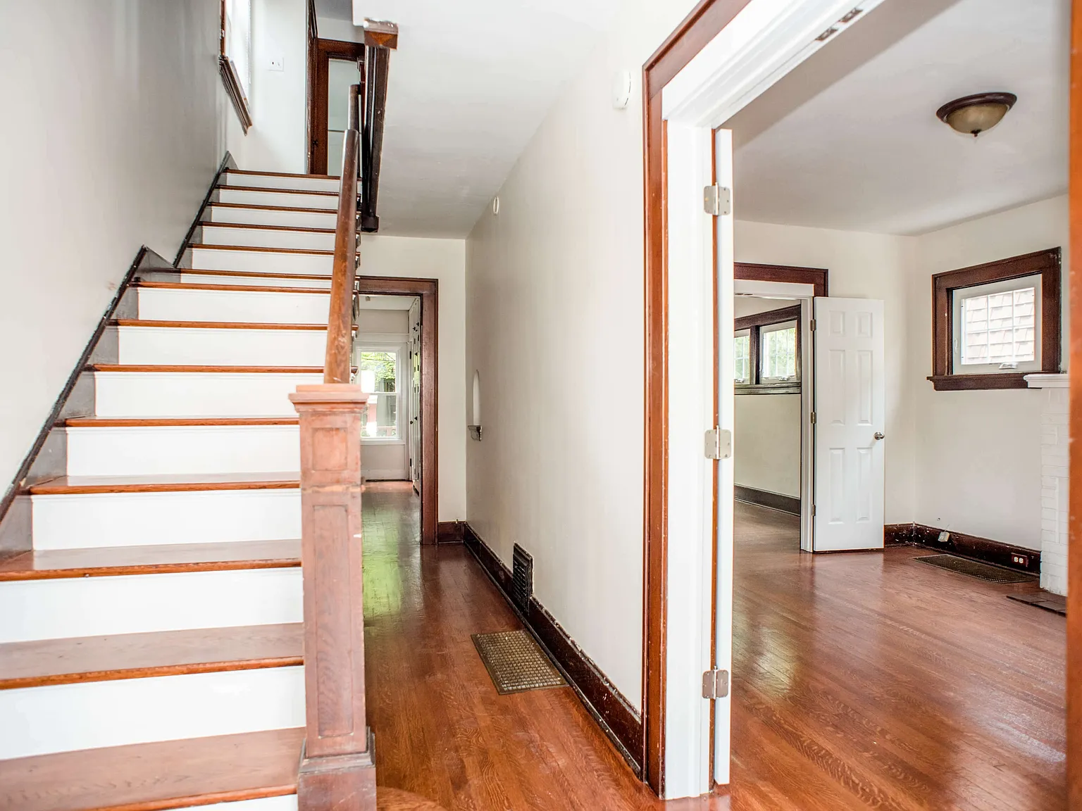 2350 Chickasaw St — Photo 4