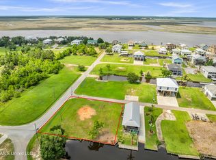 101 Edith Dr, Bay Saint Louis, MS 39520
