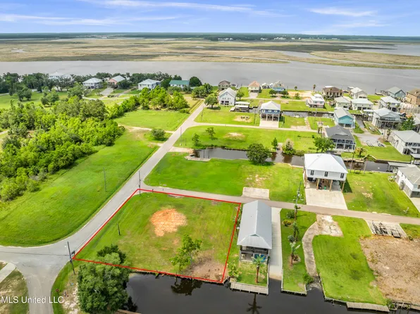 101 Edith Dr, Bay Saint Louis, MS 39520