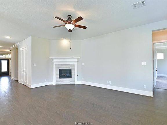 3rd image of 2602 Belliser Ct