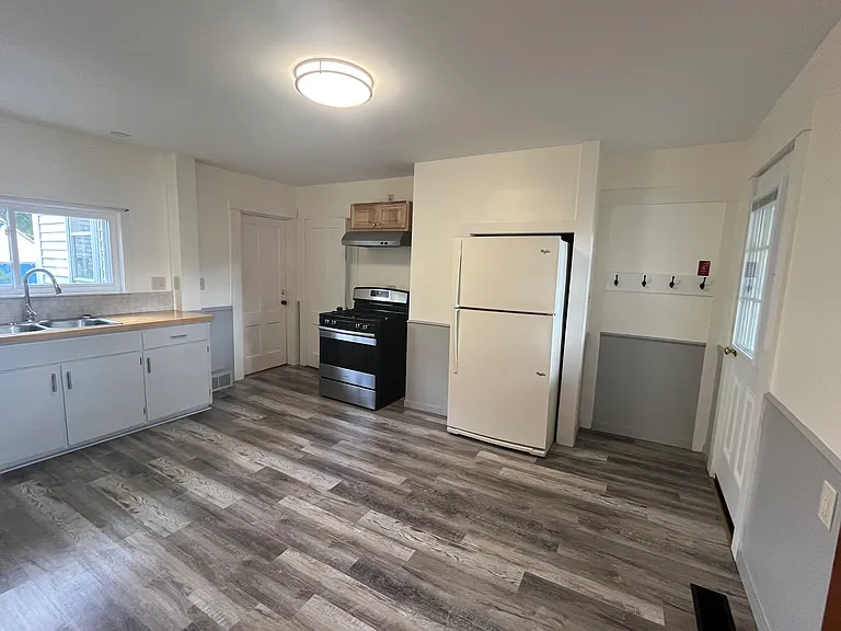 19-21 High St #21B — Photo 1