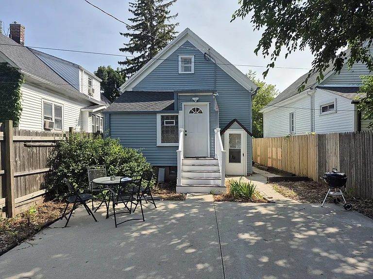 604 E Locust St — Photo 12