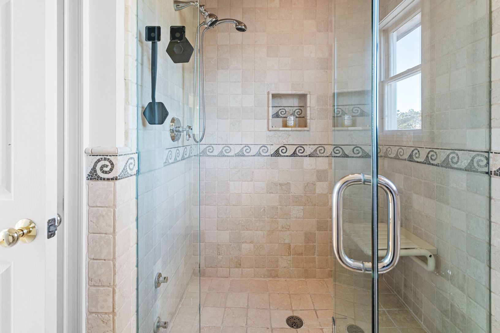  Ensuite steam shower