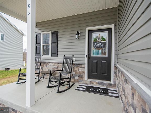2nd image of 90 Larimar Ln