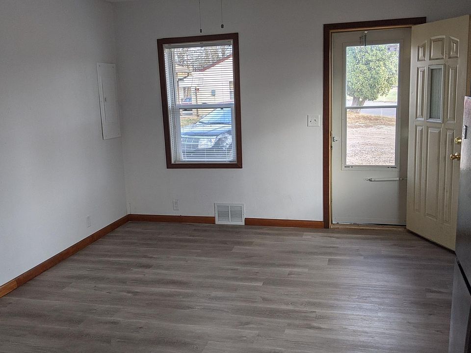 2nd image of 217 W 28th St #7