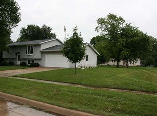 107 Devlin Cir, Cedar Falls, IA 50613