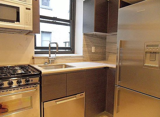 4th image of 285 Mott St APT B3
