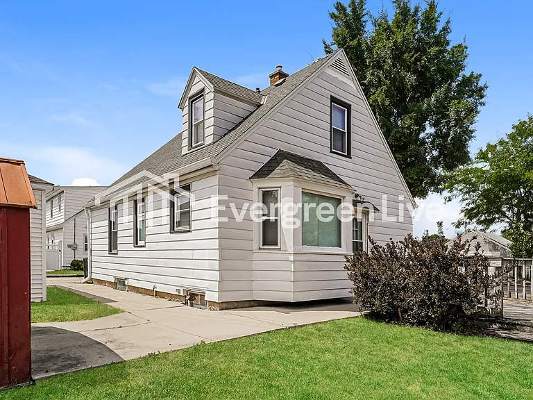 141 W Norwich St — Photo 15