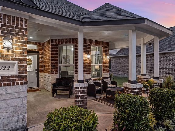 2nd image of 122 Comal Dr
