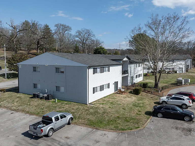 Brookwood Apartments — Photo 31