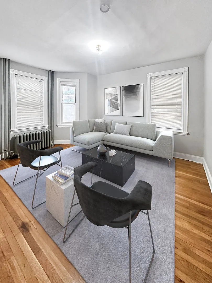 Stunning 4 bed 2 bath in beautiful Jamaica Plain — Photo 1