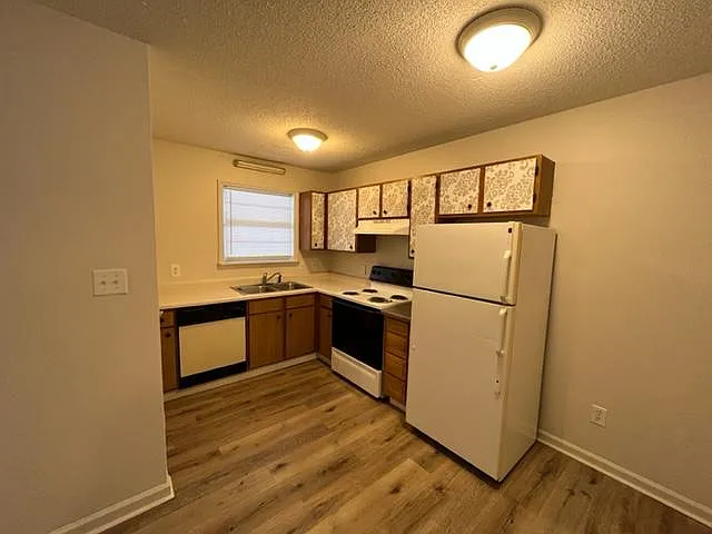 2 bed, 800 sqft, $875 — Photo 2
