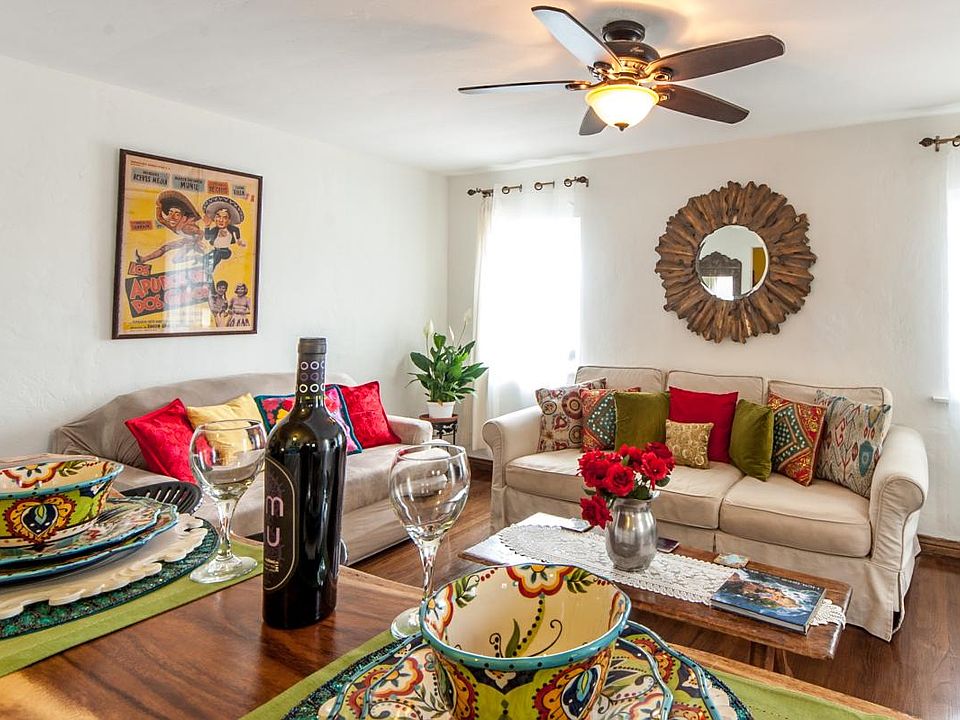 Living Room Area, 4 windows (newer) that open to ocean breez