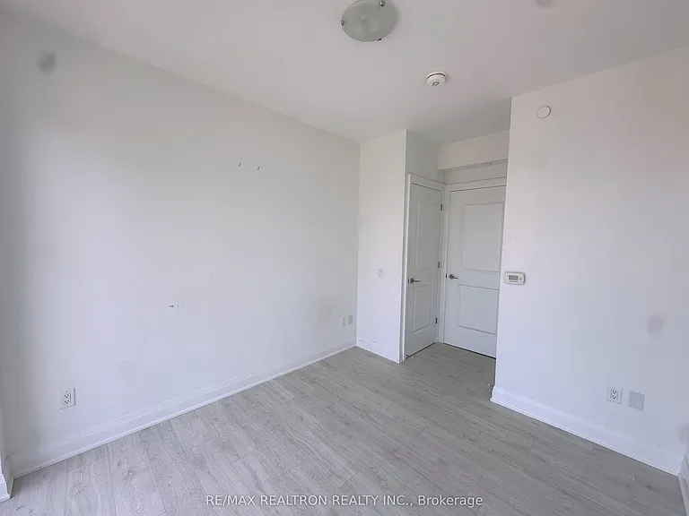 20 Gatineau Dr #402 — Photo 11