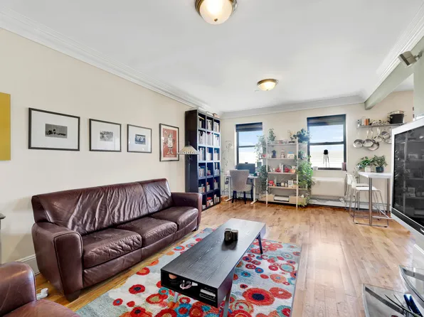 36 Russell Street image 12 of 20