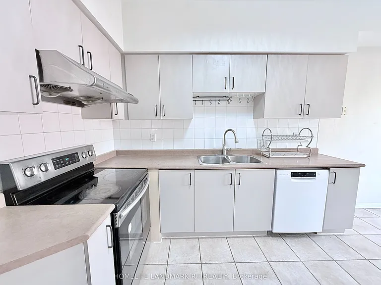 5 Coburg Cres — Photo 4