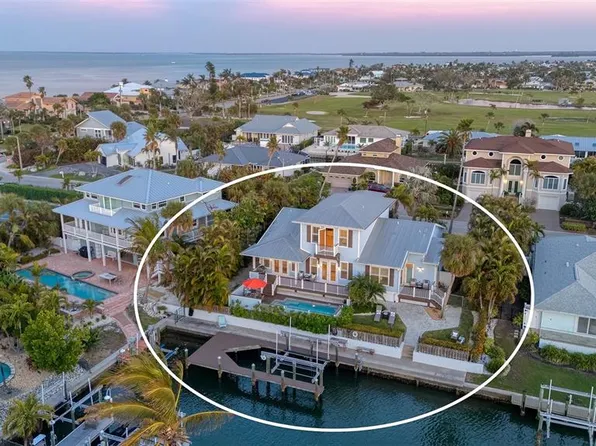 605 N Point Dr, Holmes Beach, FL 34217