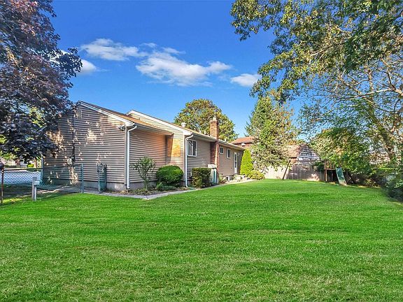 4th image of 154 Arnold St