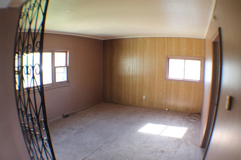 2nd image of 1002 Davis Ter #2