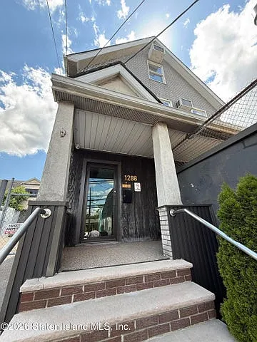 1288 Forest Ave #B Photo 1