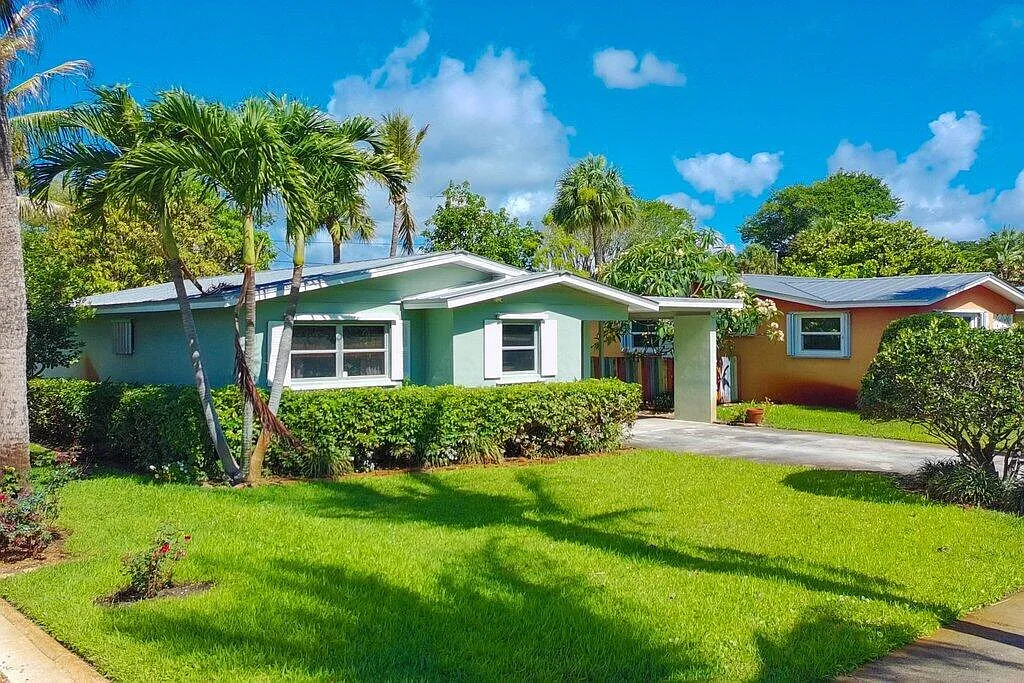 3 bed, 1.0 bath, 1001 sqft, $2,950 — Photo 1