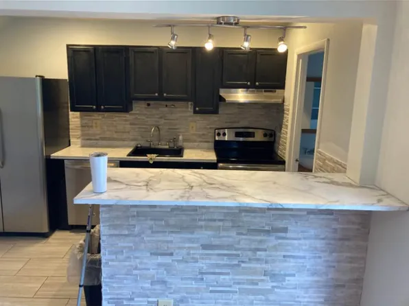 22-24 Dresden Ct, Delmar, NY 12054