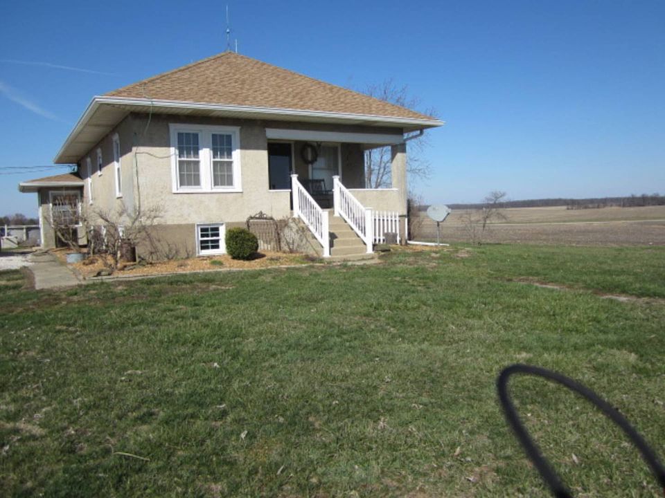 2nd image of 2091 Sweetbriar Ln