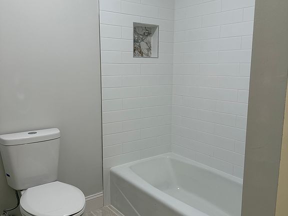 4th image of 241 Willow Ct APT 83