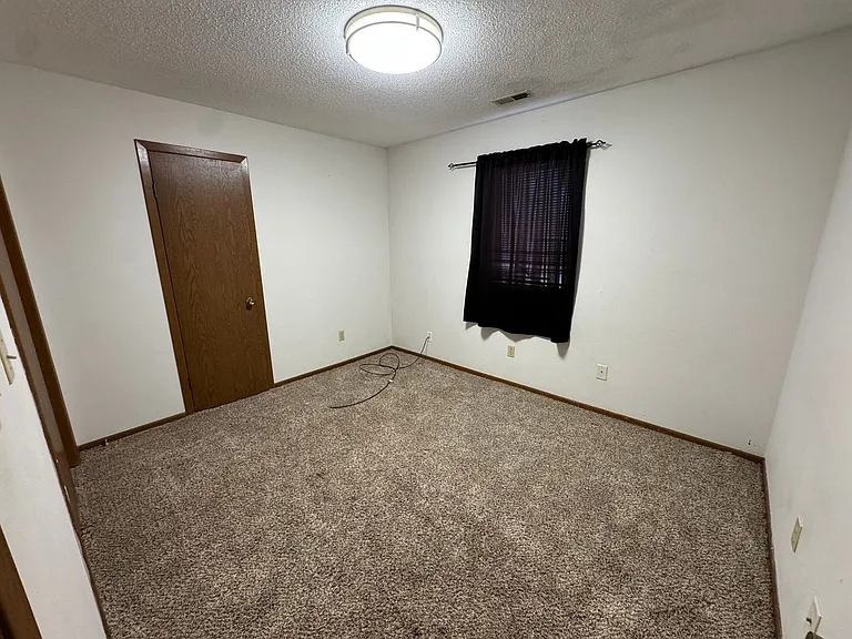 1615 Knollcrest Dr — Photo 8