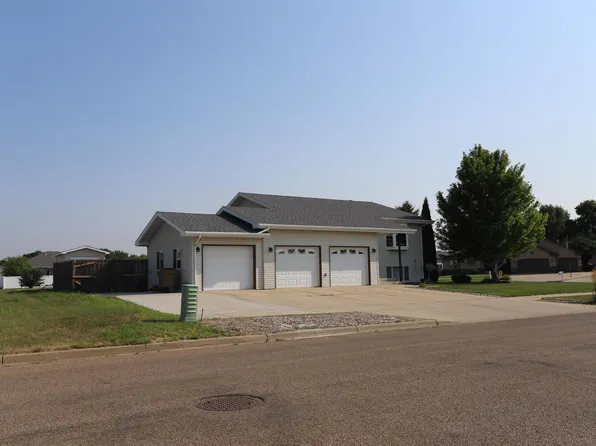 2320 5th Ave SW, Minot, ND 58701