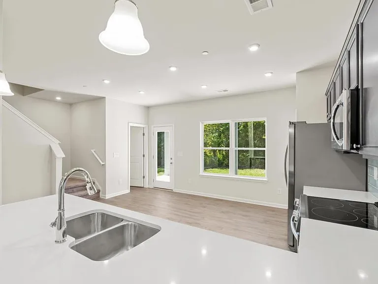 222 Emmett Dr — Photo 10