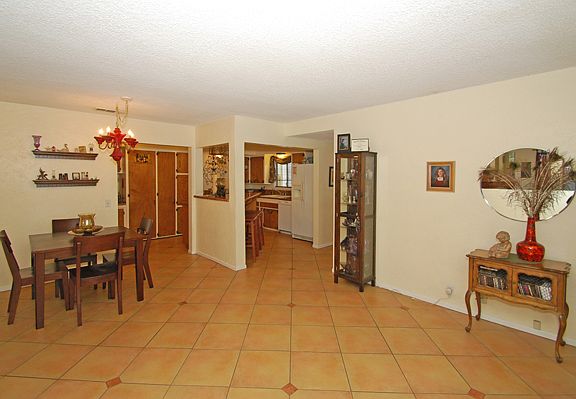5th image of 1051 E Juanita Ave