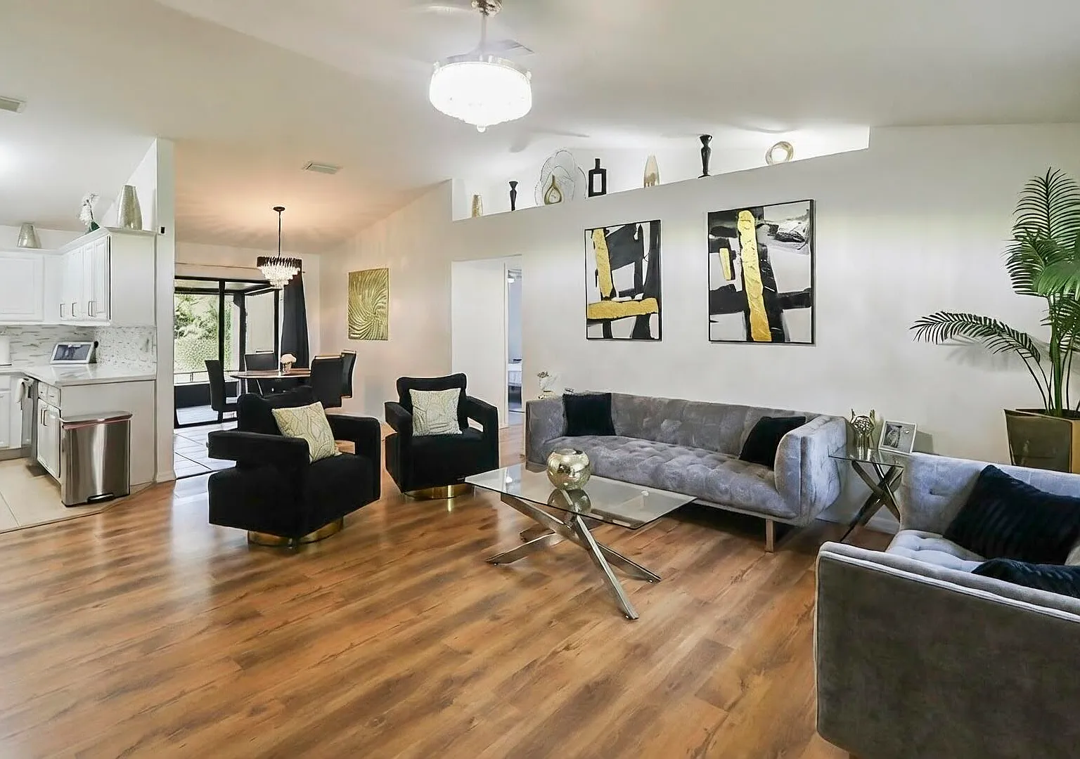 4 bed, 2.0 bath, 1726 sqft, $2,400 — Photo 4