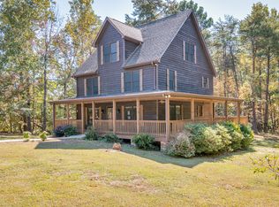 946 Riverdale Rd, Toccoa, GA 30577