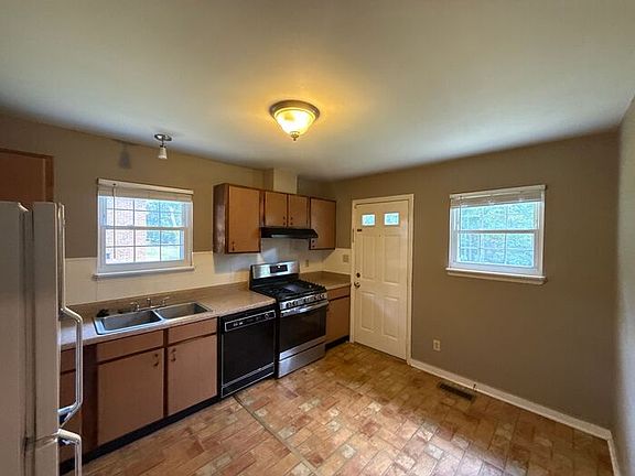 5th image of 701 Echo Cove Ln
