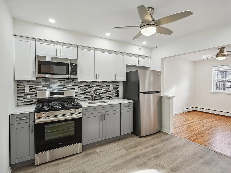 140 Hopkins Ave #2