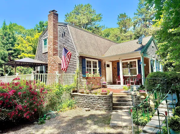 25 Muskegat Road, Teaticket, MA 02536