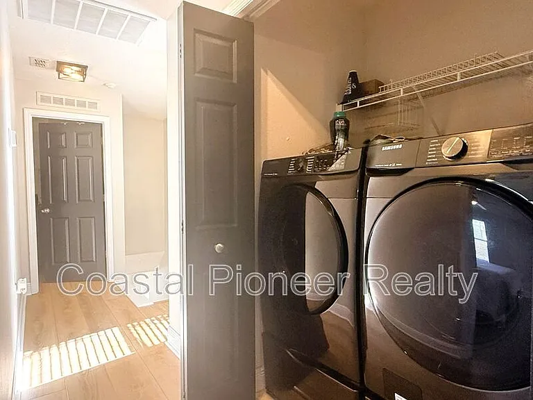 1934 W Spruce St — Photo 21