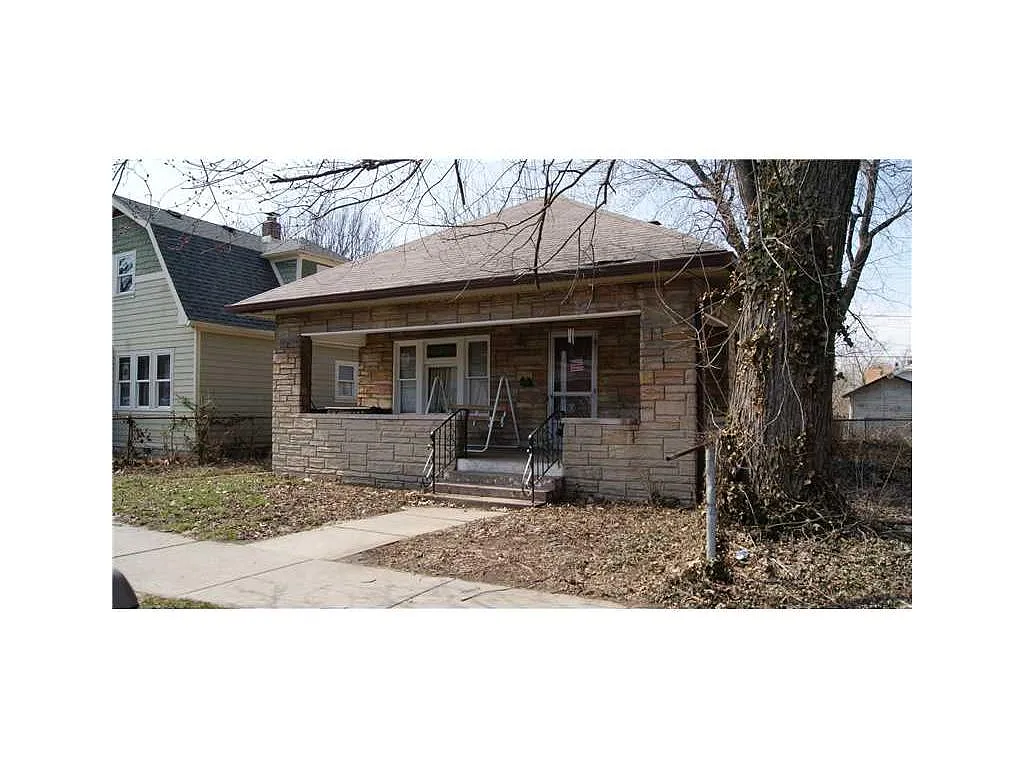 416 N Gladstone Ave photo 1