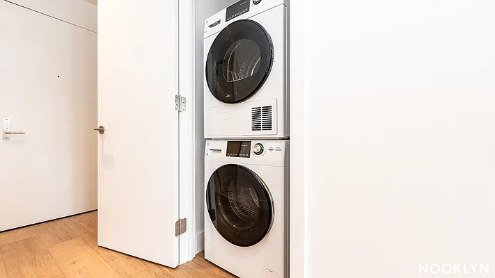 Laundry, photo 1