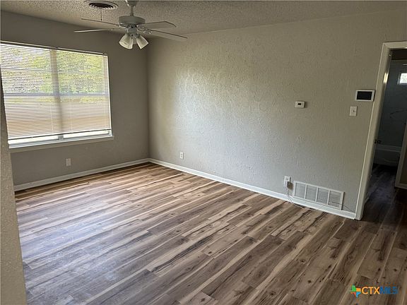 5th image of 207 W Voelter Ave