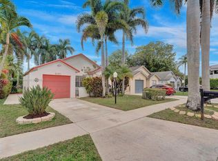 9180 Pine Springs Dr, Boca Raton, FL 33428