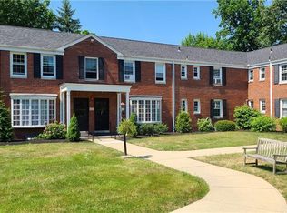 838 Thorn St APT 42, Sewickley, PA 15143